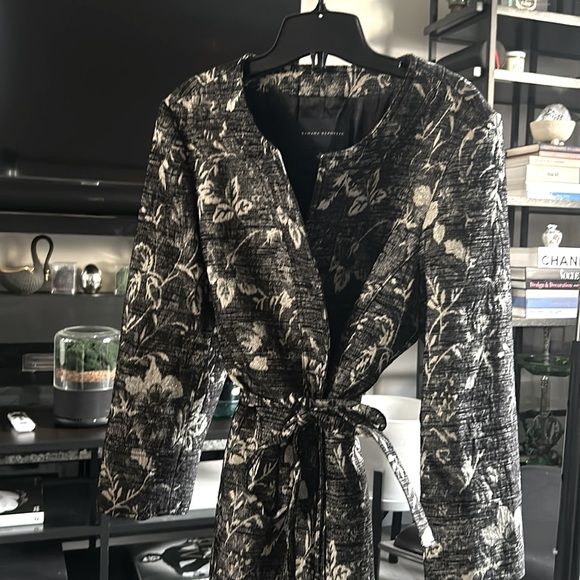 Black/Ivory Banana Republic, Chinoiserie Print Round Neck Linen Car Coat - Picture 3 of 6